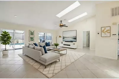 7135 Queen Palm Circle, Sarasota, FL 34243 - Photo 3