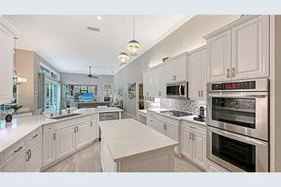 7310 Chatsworth Court, University Park, FL 34201 - Photo 15