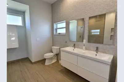 4630 Classique Drive, Sarasota, FL 34243 - Photo 11