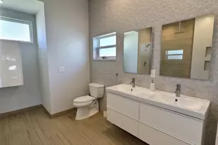 4630 Classique Dr, Sarasota, FL 34243 - Photo 11