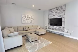 4630 Classique Dr, Sarasota, FL 34243 - Photo 7