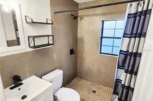 3913 Chestnut Ave, Sarasota, FL 34234 - Photo 9