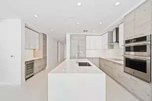 301 1st St S, Saint Petersburg, FL 33701 - Photo 13