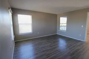 8115 45th Ct E, Sarasota, FL 34243 - Photo 7