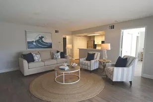 8115 45th Ct E, Sarasota, FL 34243 - Photo 3