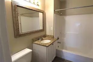 8115 45th Ct E, Sarasota, FL 34243 - Photo 9