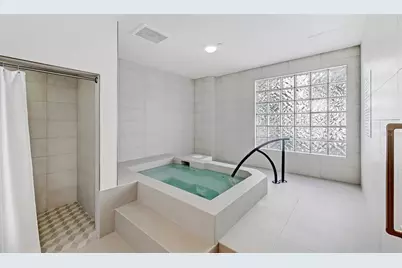 1241 Gulf Of Mexico Drive #111, Longboat Key, FL 34228 - Photo 29