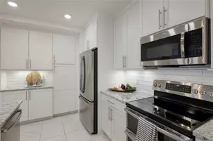 376 Aruba Cir, Bradenton, FL 34209 - Photo 13