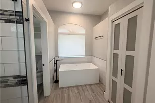 7207 39th Ln E, Sarasota, FL 34243 - Photo 17