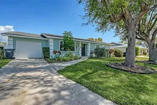923 69th St NW, Bradenton, FL 34209 - Photo 3