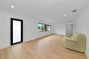 2239 Worrington St, Sarasota, FL 34231 - Photo 3