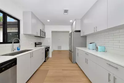 2239 Worrington Street, Sarasota, FL 34231 - Photo 9