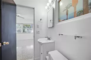 2244 Sunnyside Pl, Sarasota, FL 34239 - Photo 17