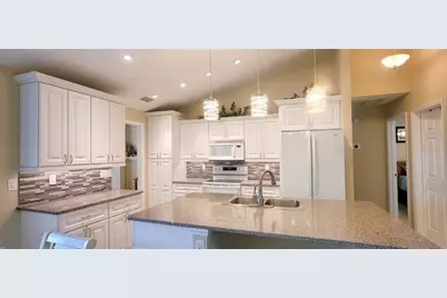 3567 65th Avenue Circle E, Sarasota, FL 34243 - Photo 11