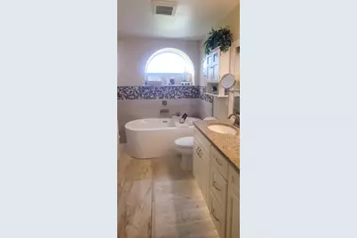 3567 65th Avenue Circle E, Sarasota, FL 34243 - Photo 23