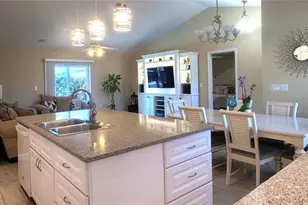 3567 65th Ave Cir E, Sarasota, FL 34243 - Photo 7