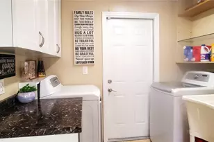 3567 65th Ave Cir E, Sarasota, FL 34243 - Photo 33