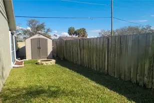 3567 65th Ave Cir E, Sarasota, FL 34243 - Photo 45