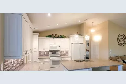 3567 65th Avenue Circle E, Sarasota, FL 34243 - Photo 13