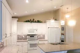 3567 65th Ave Cir E, Sarasota, FL 34243 - Photo 13