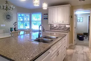 3567 65th Ave Cir E, Sarasota, FL 34243 - Photo 9