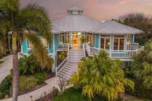 746 Eagle Point Dr, Venice, FL 34285 - Photo 1
