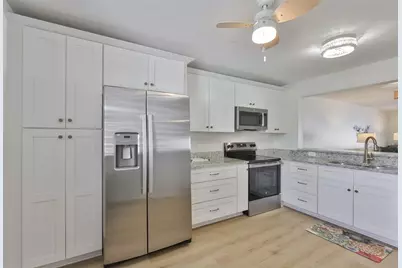 597 Lakeside Drive #597, Bradenton, FL 34210 - Photo 5