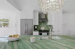 4939 Commonwealth Dr, Sarasota, FL 34242 - Photo 9