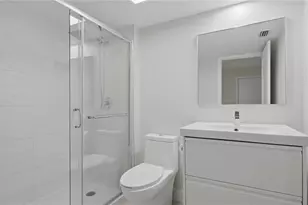 4939 Commonwealth Dr, Sarasota, FL 34242 - Photo 27