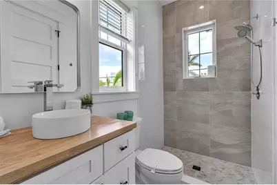 2215 Avenue C, Bradenton Beach, FL 34217 - Photo 31