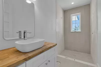 2215 Avenue C, Bradenton Beach, FL 34217 - Photo 23