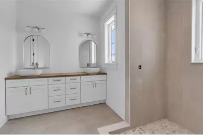 2215 Avenue C, Bradenton Beach, FL 34217 - Photo 37