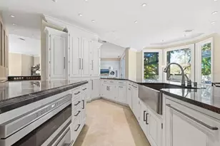 1655 South Dr, Sarasota, FL 34239 - Photo 17