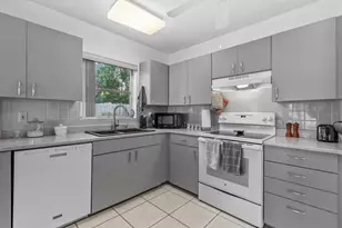 1602 27th St W, Bradenton, FL 34205 - Photo 3