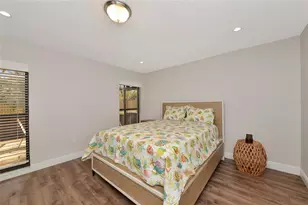 4689 Oak Forest Dr E, Sarasota, FL 34231 - Photo 21