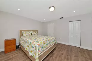 4689 Oak Forest Dr E, Sarasota, FL 34231 - Photo 23