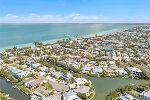 155 Crescent Dr, Anna Maria, FL 34216 - Photo 9