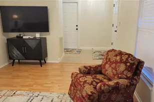 1526 Georgetowne Ln, Sarasota, FL 34232 - Photo 9