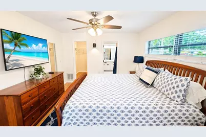 1526 Georgetowne Lane, Sarasota, FL 34232 - Photo 17