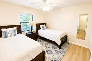 1526 Georgetowne Ln, Sarasota, FL 34232 - Photo 25