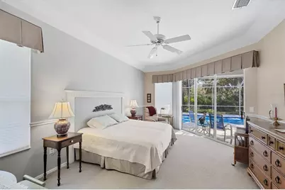 8684 Woodbriar Drive, Sarasota, FL 34238 - Photo 13