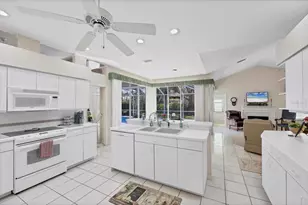 8684 Woodbriar Dr, Sarasota, FL 34238 - Photo 9