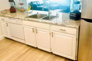 5061 Barrington Cir, Sarasota, FL 34234 - Photo 5