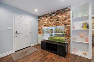 432 Country Club Dr, Oldsmar, FL 34677 - Photo 9