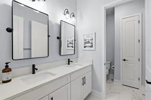 6152 Lungo Lago Dr, Sarasota, FL 34241 - Photo 37