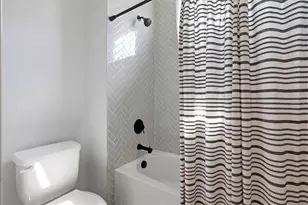 6152 Lungo Lago Dr, Sarasota, FL 34241 - Photo 51