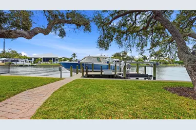 7637 Cove Terrace, Sarasota, FL 34231 - Photo 3