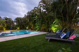 316 Hammock Cir, Anna Maria, FL 34216 - Photo 5