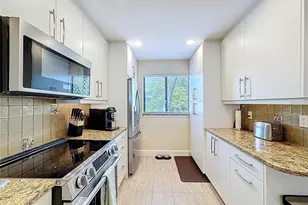 1510 Pelican Point Dr, Sarasota, FL 34231 - Photo 19