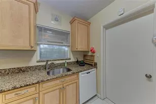2886 Wood St, Sarasota, FL 34237 - Photo 15